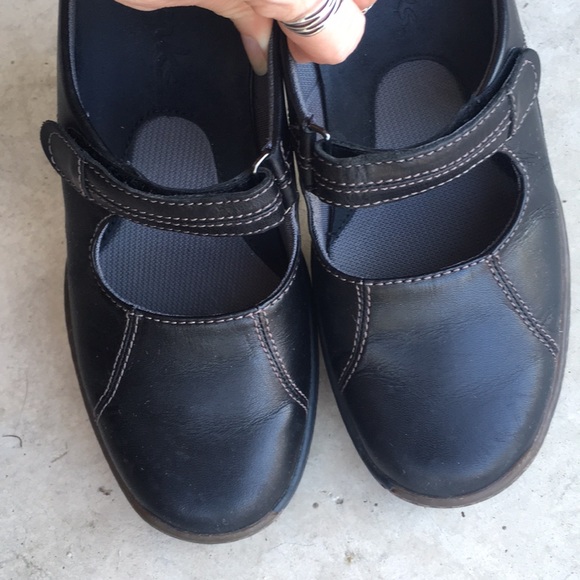 Clark’s Mules Black Sz 6 w/ Velcro strap - Picture 3 of 5